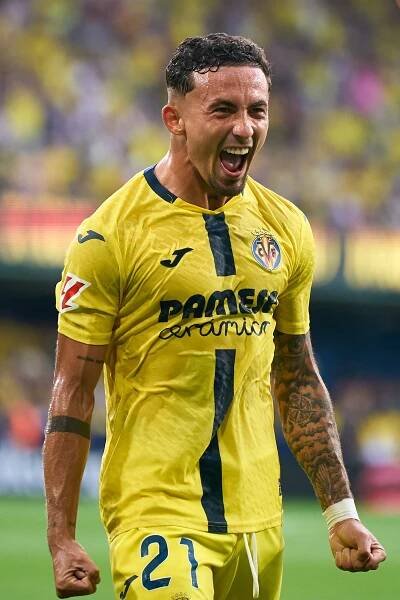 Yeremy Pino of Villarreal CF celebrates a goal.