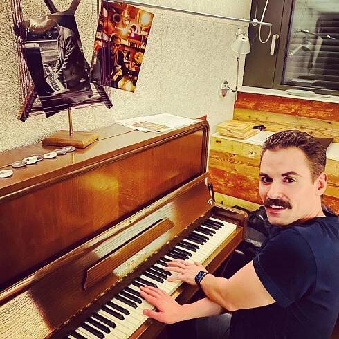 Michael Kluch rád usedne za klavír