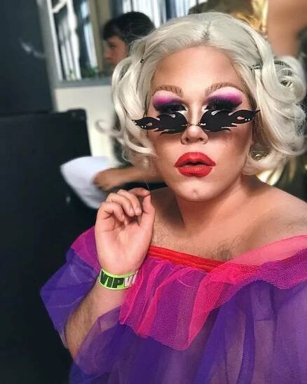 Fenomén zvaný drag queens: David (25) se převléká za ženu a jako Miss Petty baví publikum
