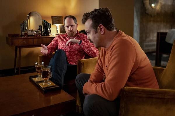 Ted Lasso - Slunečnice - Z filmu - Brendan Hunt, Jason Sudeikis