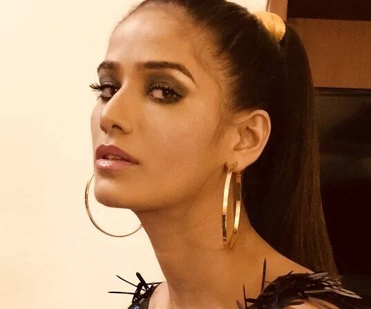 Poonam Pandey - Bio, Facts, Family Life of Indian Actress