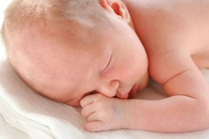 Domácí porod do vany skončil tragédií: Novorozená holčička zemřela
