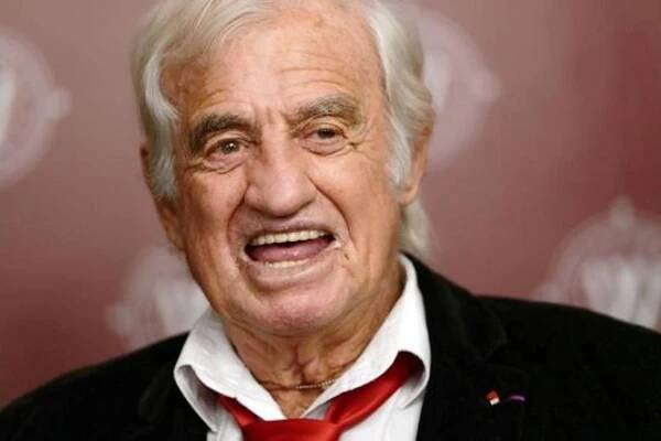 Jean-Paul Belmondo má dnes narozeniny. Je smutný a nemocný, ale stále touží hrát