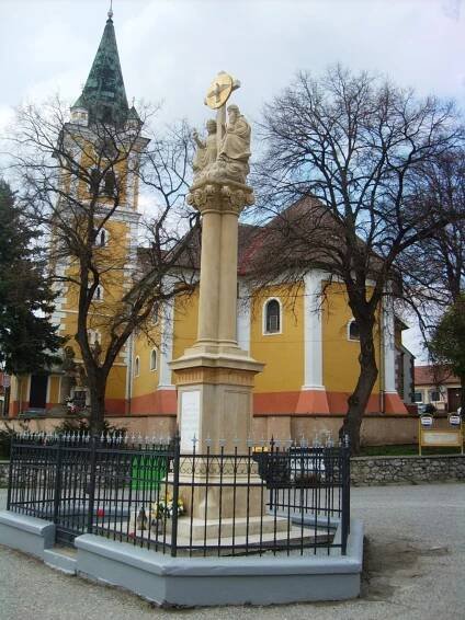 Radošovce - Farský kostol... - Kostel