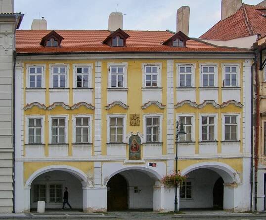 Soubor:Měšťanský dům U zlatého lva (Hradčany), Praha 1, Pohořelec 23, Hradčany.JPG