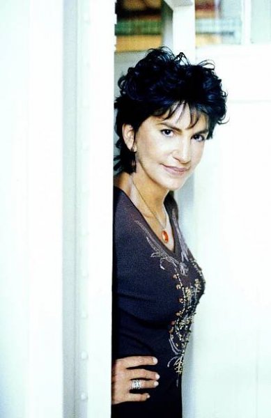 Mercedes Ruehl - Jablko sváru - Promo