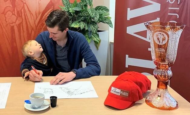 Vítěz Velké pardubické Pavel Složil, mladší získal novinku od Slavia pojišťovny
