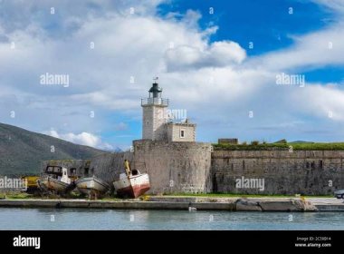 Santa Maura's Castle situated by the entrance to road access to Lefkada island, Greece Stock Photo - Alamy