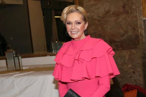 Helena Vondráčková zpívá, hraje ve filmech a řeší soudy. Nedávno se přitom nehezky zranila
