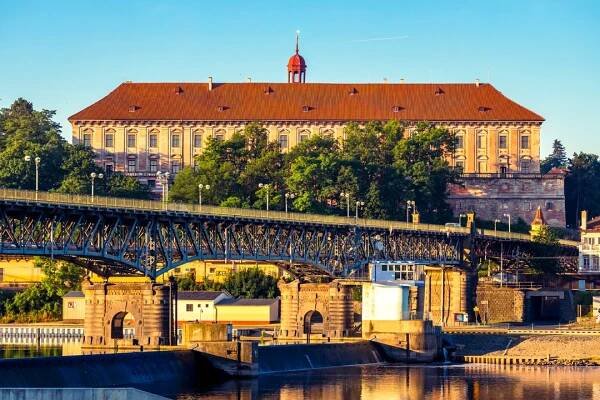 Zámek Roudnice nad Labem s vinařstvím - jeden z největších zámeckých komplexů v Česku | Slevomat.cz