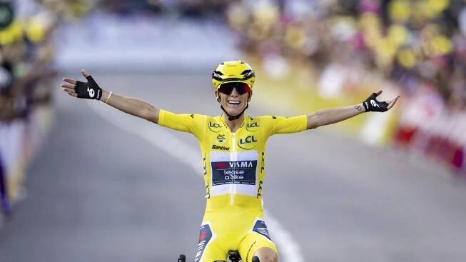 Francie slaví celkovou výhru na Tour de France. Té ženské. A vítězky se ptá na váhu