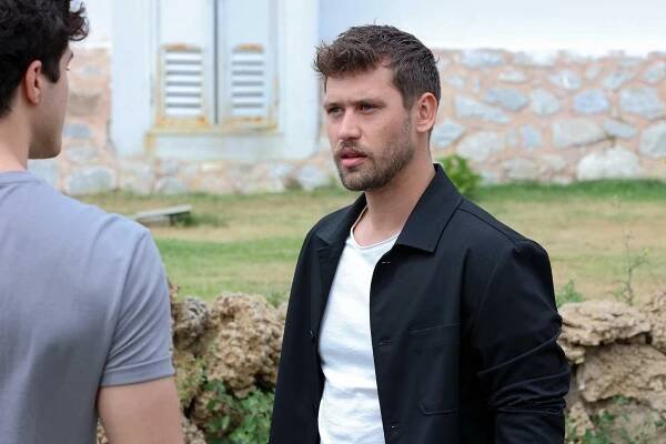 Kendi Düşen Ağlamaz - Hani ayrıydı dünyalarımız - Z filmu - Serhan Onat