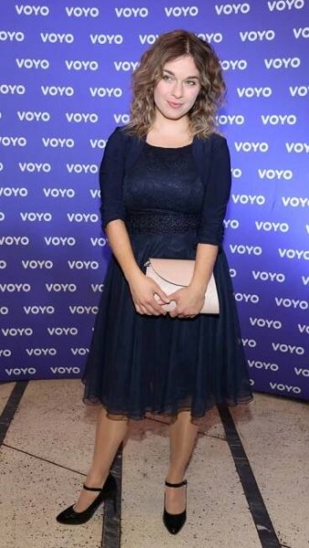 Bouřlivá premiéra Extraktorů! Provokace Štáfka s Révaiem, Schneiderová s dcerou, otec Hanychové s manželkou...