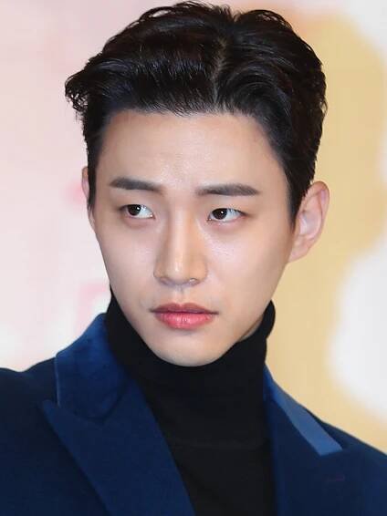 Lee Jun-ho Pictures - Rotten Tomatoes
