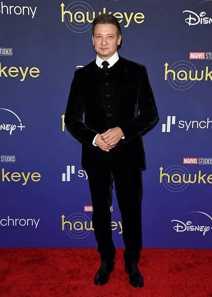 Jeremy Renner on a red carpet.