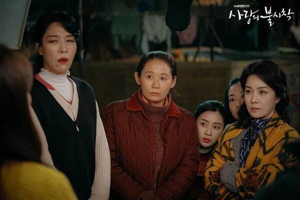 Kim Jung-nan, Woo Jung-won, Cha Cheong-hwa, Kim Sun-young, and Kim Ah-ra in Sarangeui bulsachak (2019)
