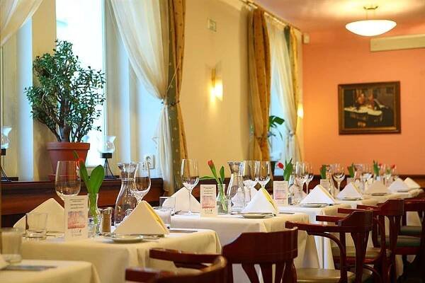 Restaurace kavárna U Divadla Praha | Apetee