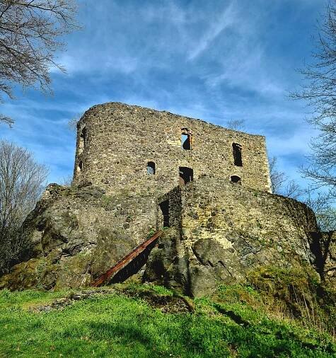 Zřícenina hradu Vlčtejn | TuristickaMapa.cz