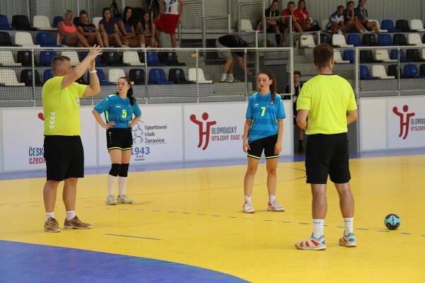 Házená, střelba a badminton. Mladí nadějní sportovci zažívají první olympijský den - Město Přerov