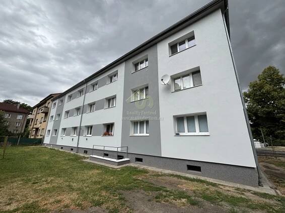 PRONAJATO!!! Rokycany - pronájem cihlového bytu 2+1 s komorou a 2 sklepy - Reality Fastová