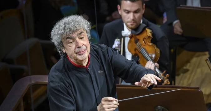 Vtipné video České filharmonie má pokračování. Zapomenutý dirigent si v prekérní situaci ví rady