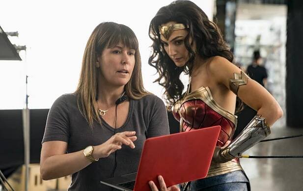 Režisérka Wonder Woman vysvětluje, proč preferuje DC před Marvelem