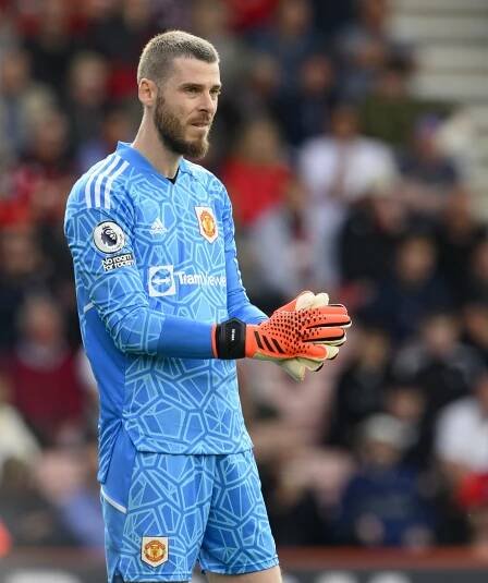 David de Gea in Manchester United goalkeeper kit.