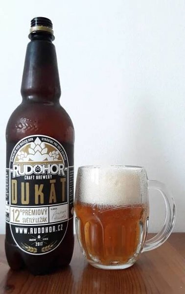 Rudohor Dukát 12°,  PET lahev a sklenice