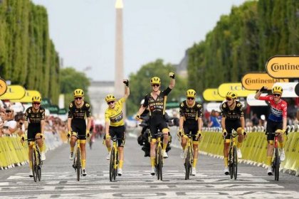 Jonas Vingegaard seals his second consecutive Tour de France victory