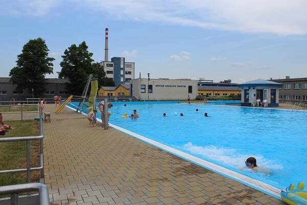 Sezona koupališť na Kroměřížsku? Pozvolna začíná, tady jsou novinky
