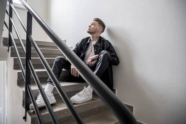 Zpěvák Mikolas Josef: Fanynky někdy reagují dost drsně, píší o sebevraždě
