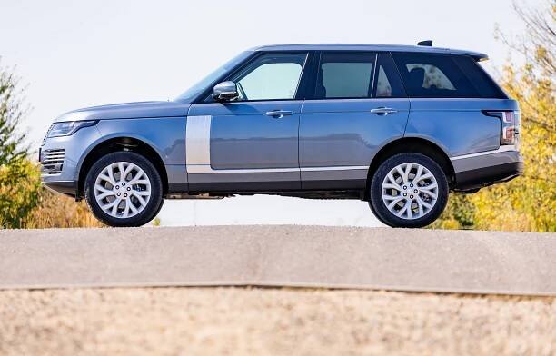 Nejlepší SUV světa? I po těch letech Range Rover! Je důstojný, luxusní a šíleně drahý
