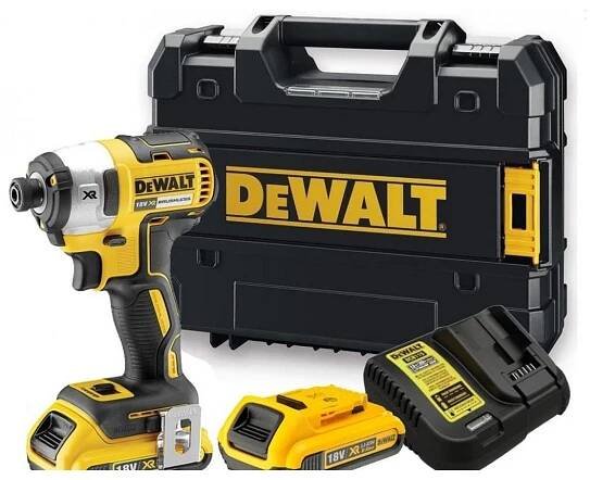 Obrázek zobrazuje balení DeWALT DCF887D2