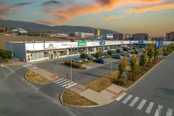 Český miliardár Vítek predáva desiatky nehnuteľností, 15 aj na Slovensku - Forbes
