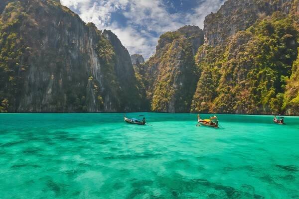 ostrov phi-phi, provincie krabi, thajsko. - phi phi islands - stock snímky, obrázky a fotky