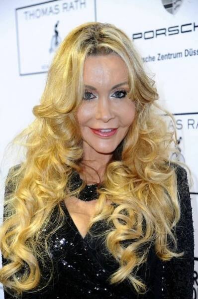 Najväčšia pornohviezda histórie po rokoch. Preplastikovaná Dolly Buster! | TVNOVINY.sk