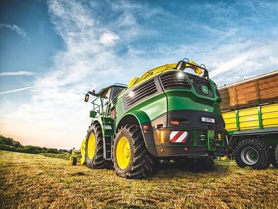 John Deere 8000