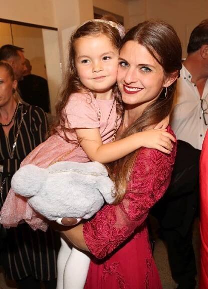 FOTO: Krásná Barbora Hůlková s dcerou Rozárkou.