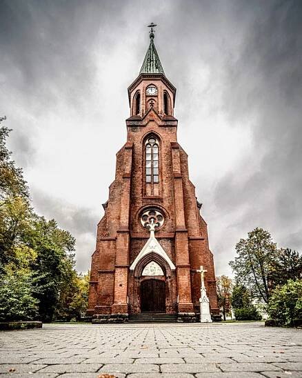 Katolický kostel Božského srdce Páně - zvětšit fotografii