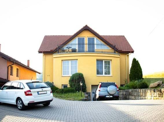 Apartmány u Petry Budova a parkování 2