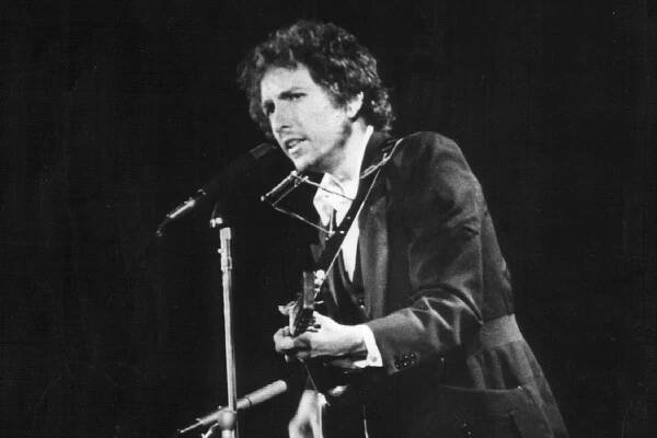 FEB 6 1974, FEB 19 1974, FEB 24 1974, JUL 15 1974, JUL 20 1975, OCT 28 1978, OCT 30 1978 Dylan, Bob - Individuals Denver, CO -- Bob Dylan in concert at the Denver Coliseum 1974. Photo by JOHN SUNDERLAND/ Denver Post Staff Photographer  (Photo By John Sunderland/The Denver Post via Getty Images)