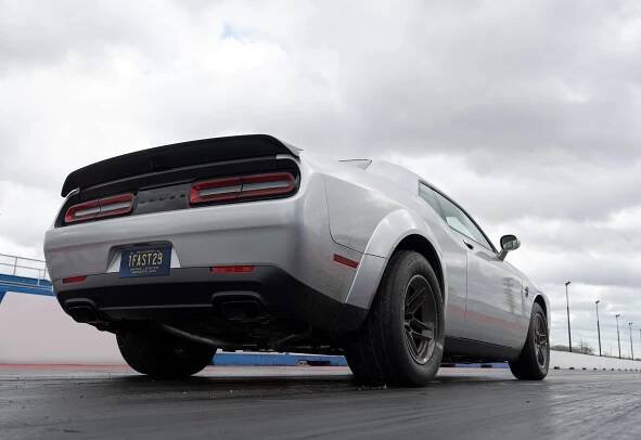 Rozloučení s osmiválcem HEMI: Přes 1000 koní pod kapotou Dodge Challenger SRT Demon 170