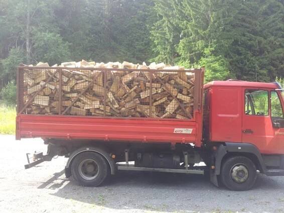 Dřevo Kupka - Palivové dříví a dřevěné brikety až do domu!