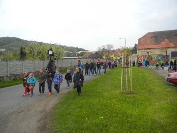 Pálení čarodějnic 28.4.2017 - Oficiální stránka obce Hrobčice