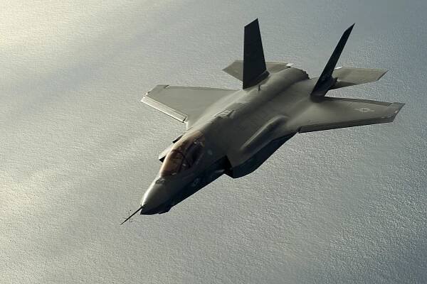 Piloty letounů F-35 čeká testování obřího letového simulátoru