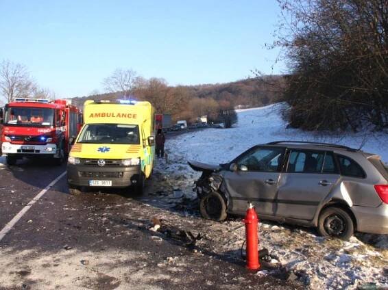 Nehodou zablokovaný hlavní tah na Luhačovice od Biskupic 22. ledna (foto: HZSZK)