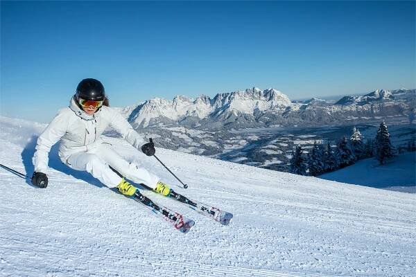 Na Kohoutí hřeben! Kitzbühel už otvírá sjezdovky. A nezapomíná na skialpinisty
