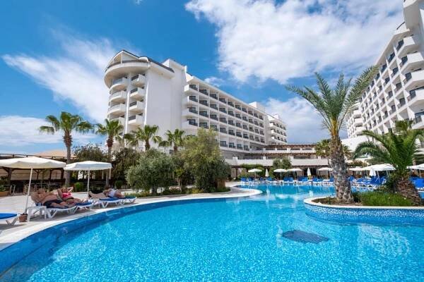 Bazén v ubytování Calido Maris Hotel Ultra All Inclusive nebo v jeho okolí