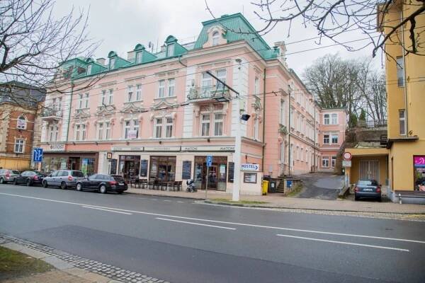 Pronájem bytu 3+1, 97m2, balkón, komora, Hlavní třída – Mariánské Lázně