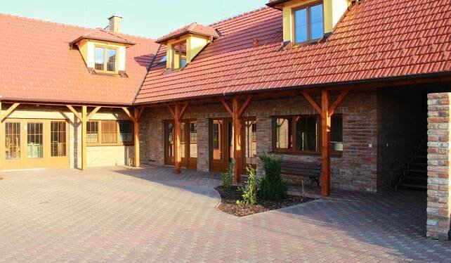 Ubytování – Usedlost pod vinohrady – Penzion Hlohovec